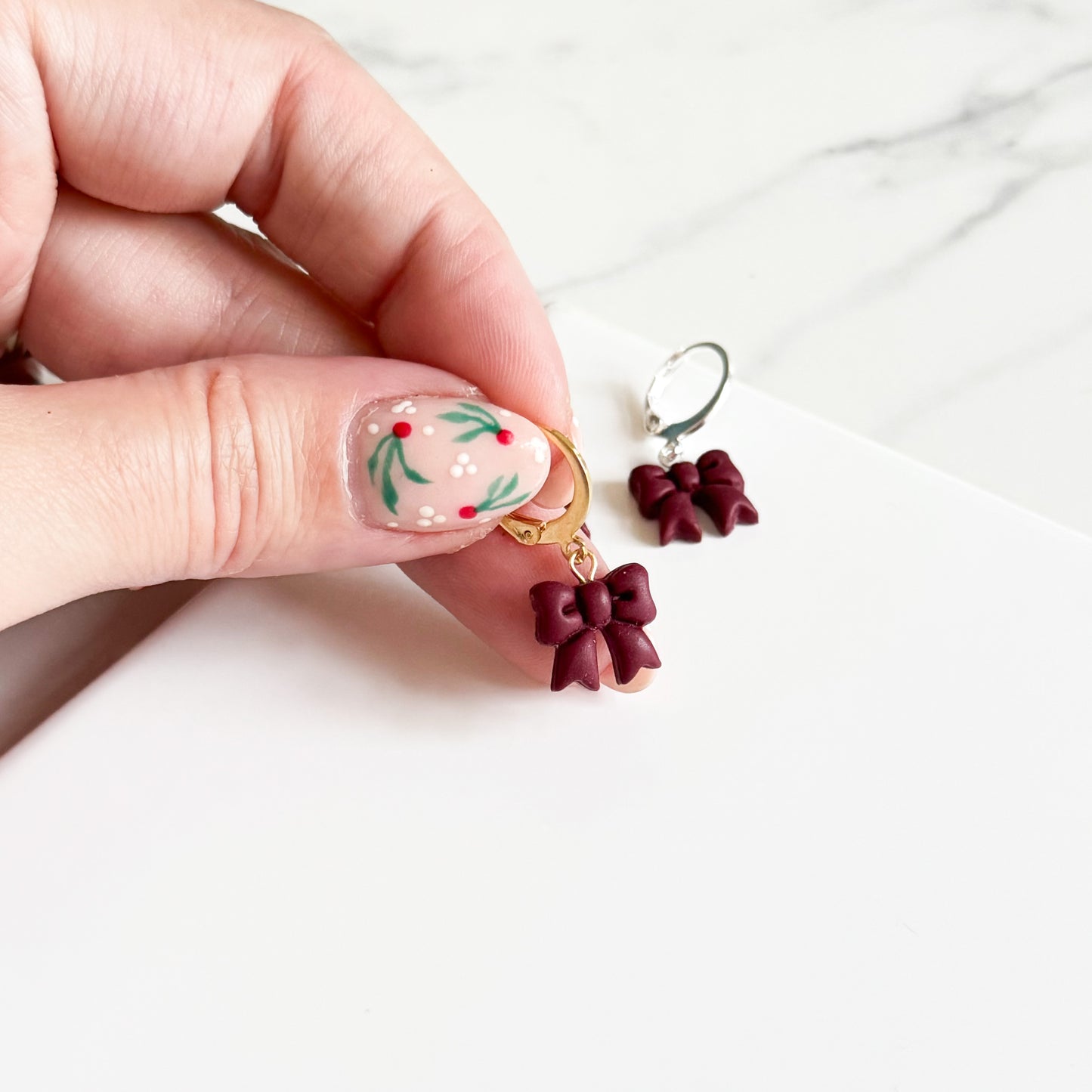 Maroon Christmas Bow Huggies