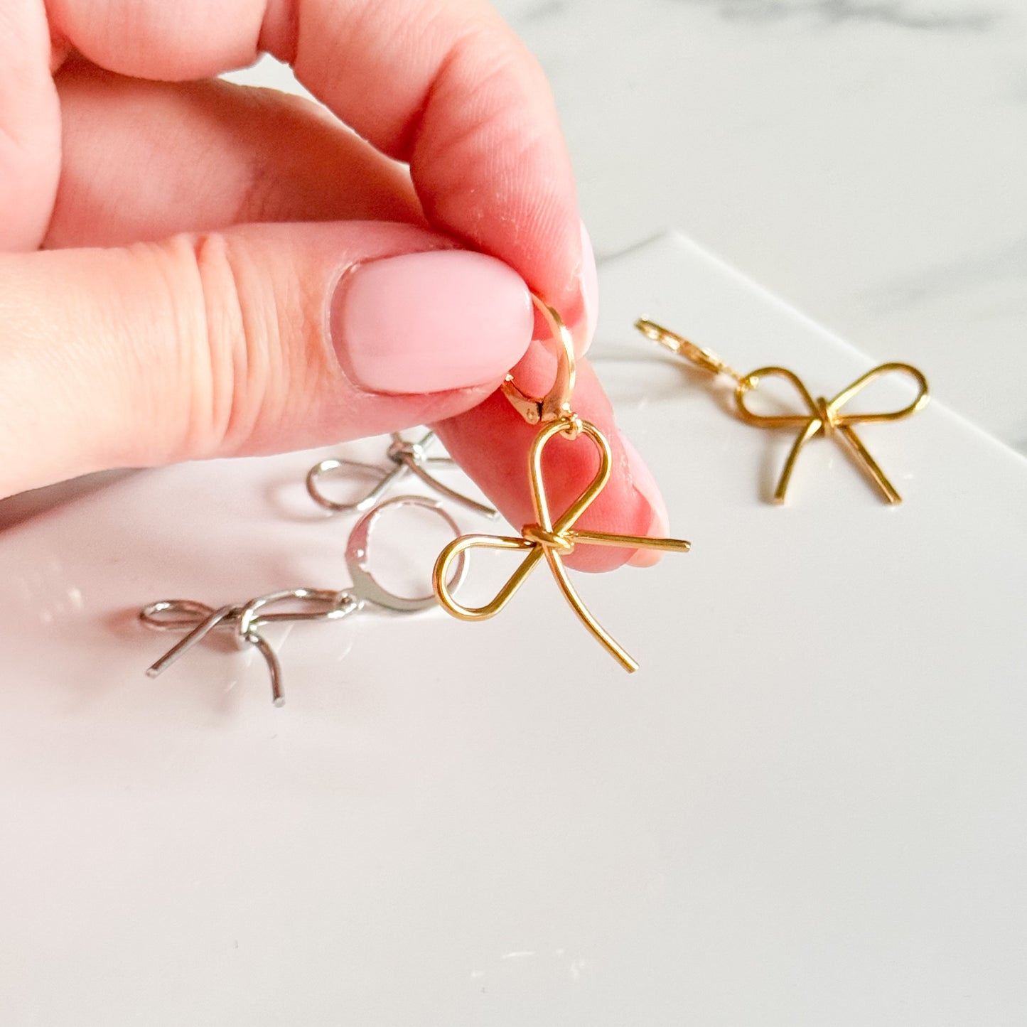 Wire Bow Huggies