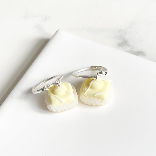 Lemon & Vanilla Fondant Fancies Huggies