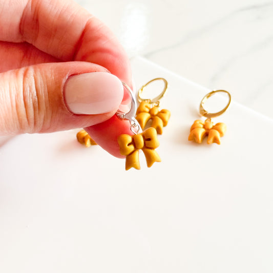 Gold Christmas Bow Huggies